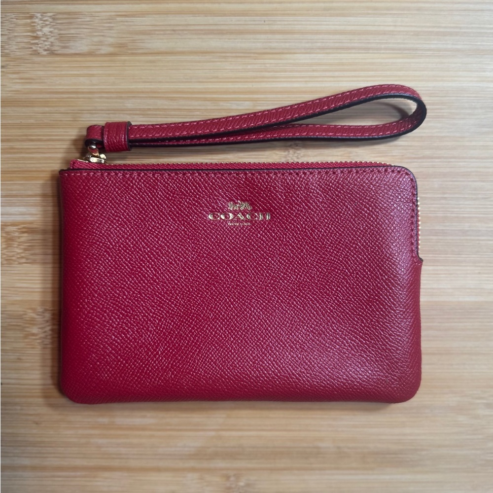 Coach Corner Zip Leather Wristlet #58032, “1941 Red” EUC